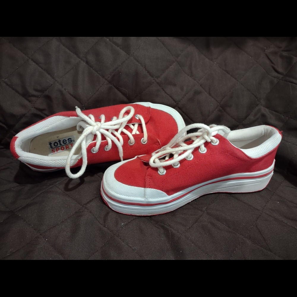 Totes Sport Sneakers   Size 5 1/2  GUC